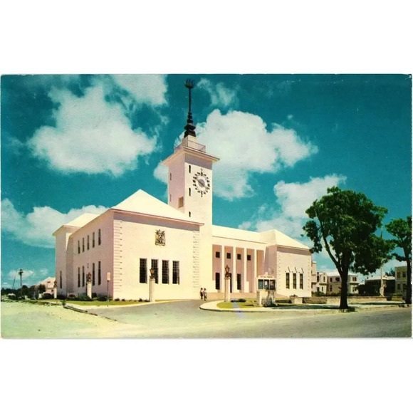 The City Hall of Hamilton Capitol of Bermuda Postcard - Picture 1 of 2